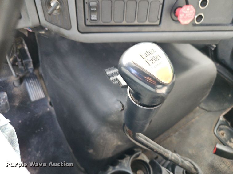 image for item EI3791 2007 International  8600 semi truck