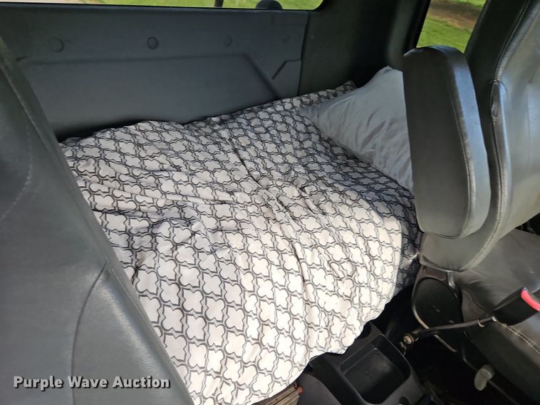 image for item EI3791 2007 International  8600 semi truck