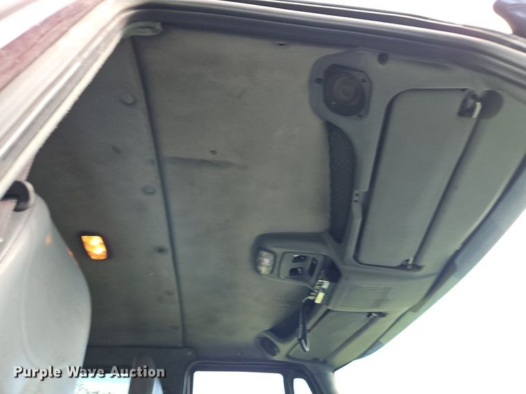 image for item EI3791 2007 International  8600 semi truck