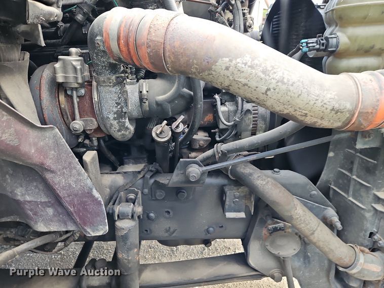 image for item EI3791 2007 International  8600 semi truck