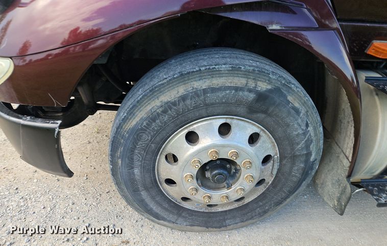 image for item EI3791 2007 International  8600 semi truck