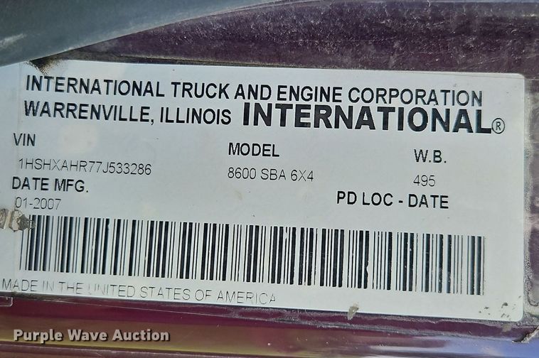 image for item EI3791 2007 International  8600 semi truck