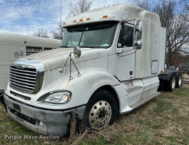image for item EJ0287 2007 Freightliner Columbia semi truck