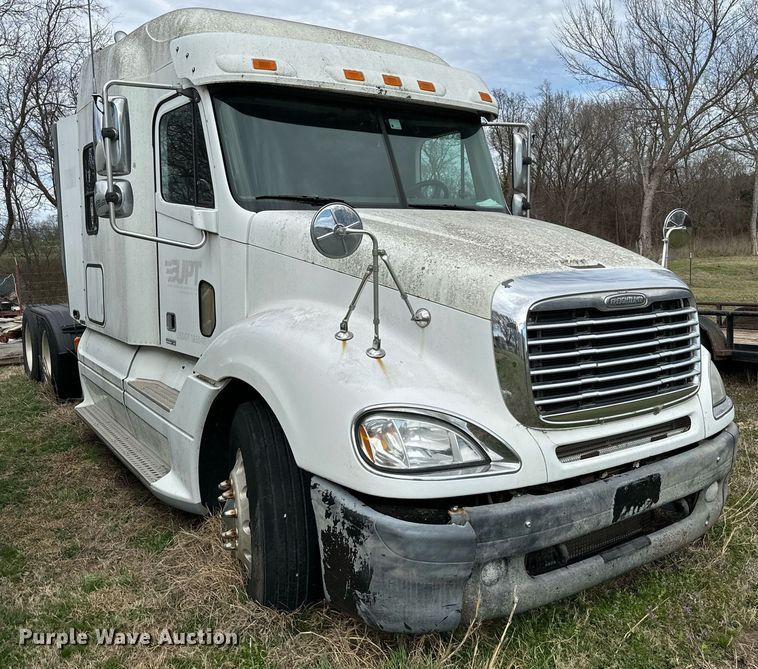 image for item EJ0287 2007 Freightliner Columbia semi truck