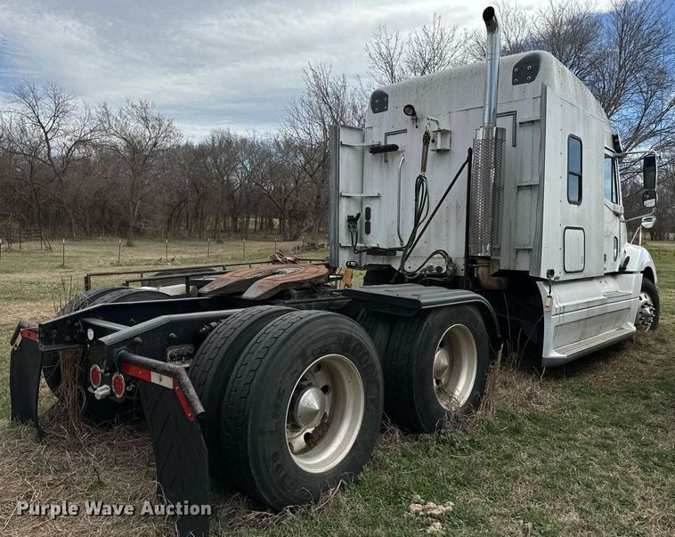 image for item EJ0287 2007 Freightliner Columbia semi truck