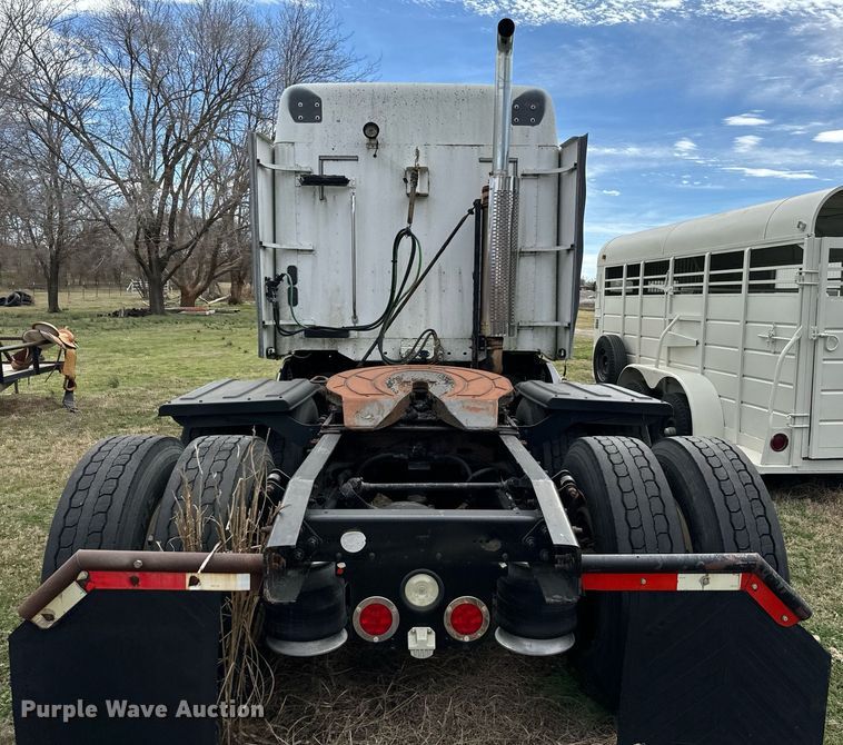 image for item EJ0287 2007 Freightliner Columbia semi truck