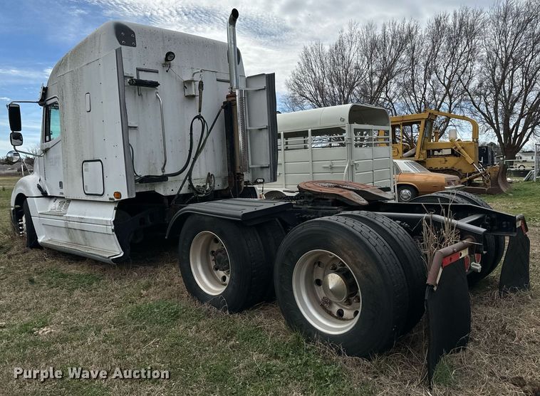 image for item EJ0287 2007 Freightliner Columbia semi truck