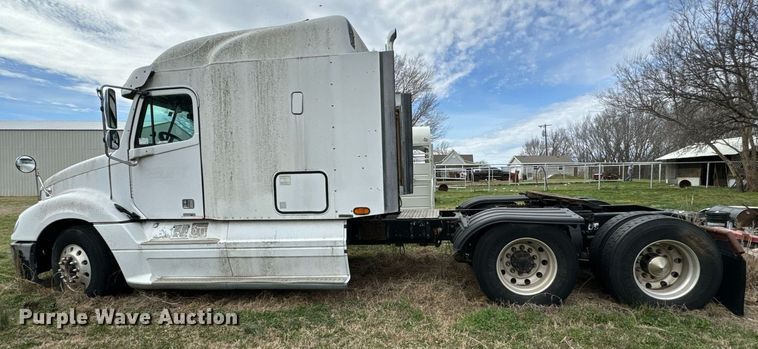 image for item EJ0287 2007 Freightliner Columbia semi truck