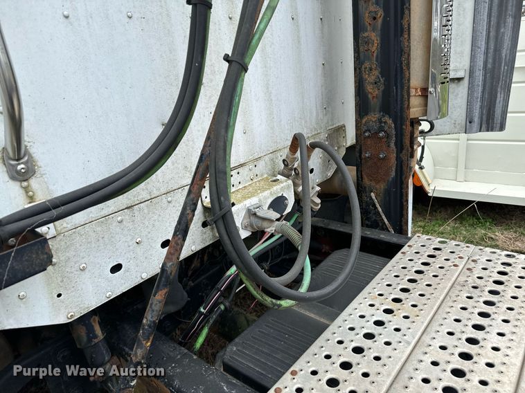 image for item EJ0287 2007 Freightliner Columbia semi truck