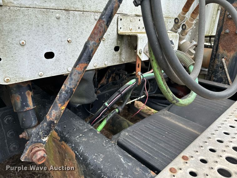 image for item EJ0287 2007 Freightliner Columbia semi truck