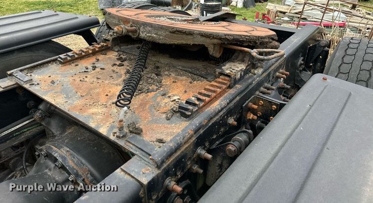 image for item EJ0287 2007 Freightliner Columbia semi truck