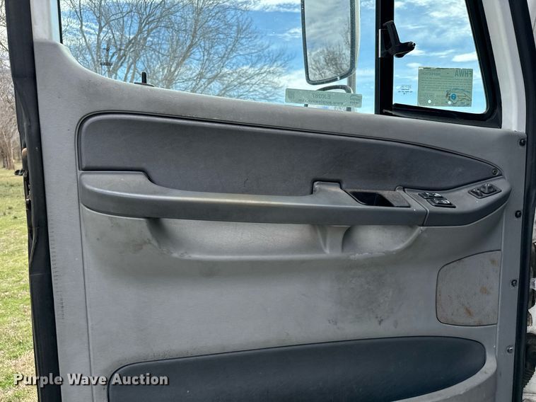 image for item EJ0287 2007 Freightliner Columbia semi truck