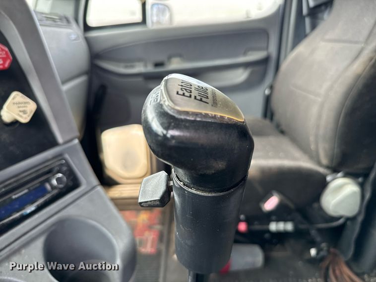 image for item EJ0287 2007 Freightliner Columbia semi truck