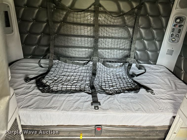 image for item EJ0287 2007 Freightliner Columbia semi truck