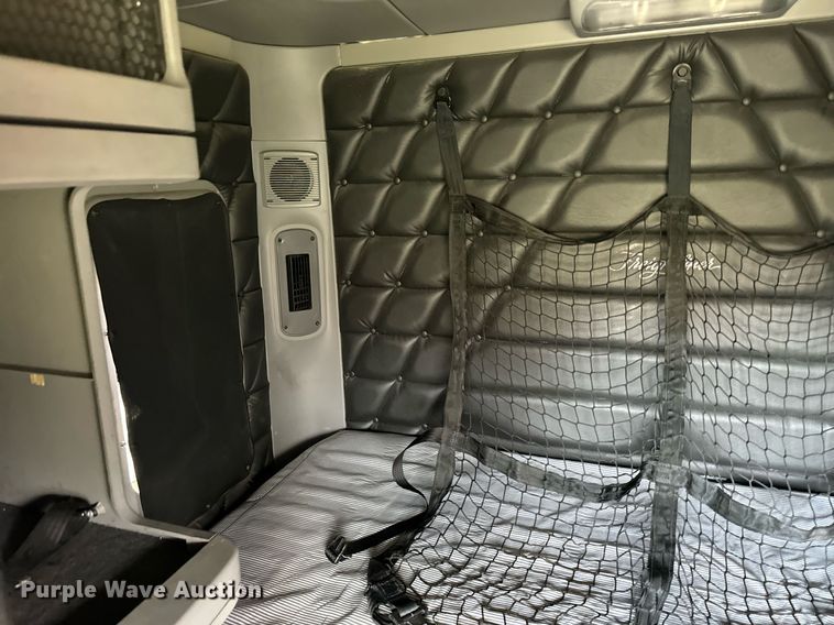 image for item EJ0287 2007 Freightliner Columbia semi truck