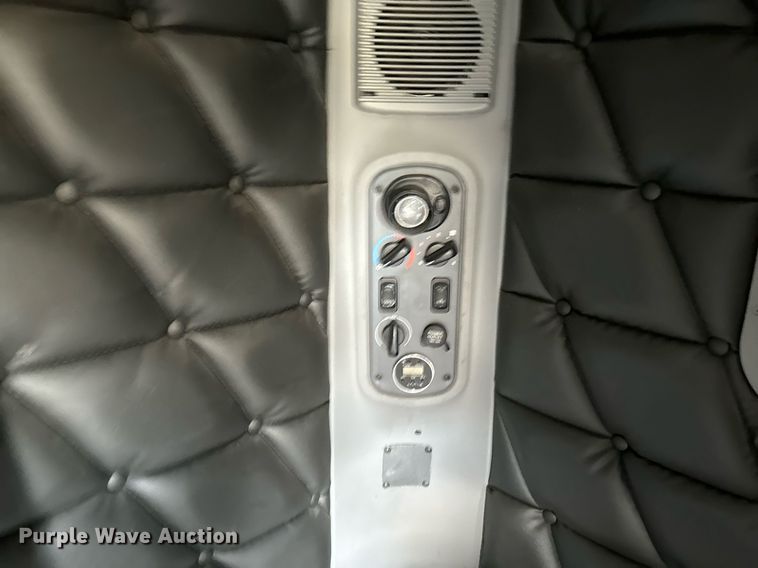 image for item EJ0287 2007 Freightliner Columbia semi truck