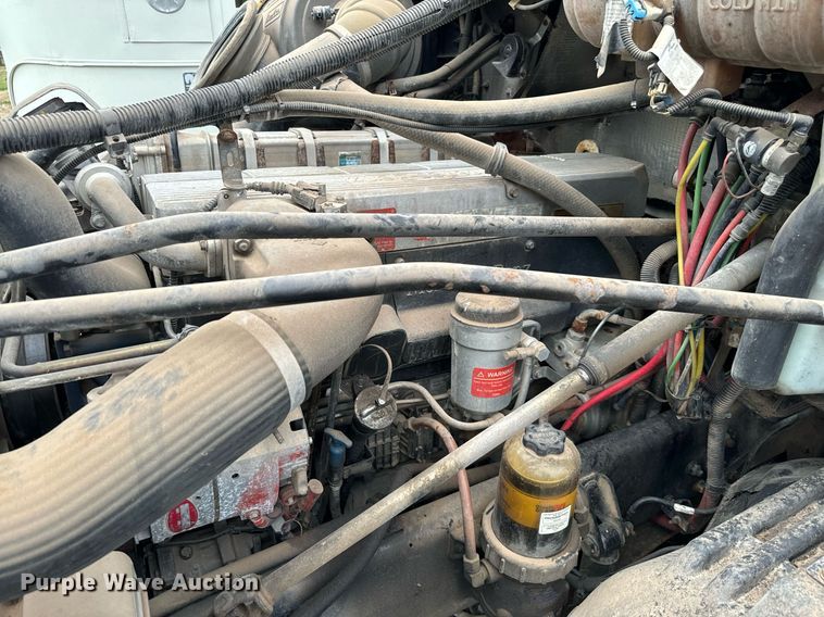 image for item EJ0287 2007 Freightliner Columbia semi truck