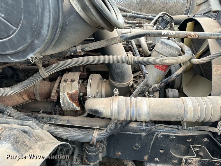 image for item EJ0287 2007 Freightliner Columbia semi truck