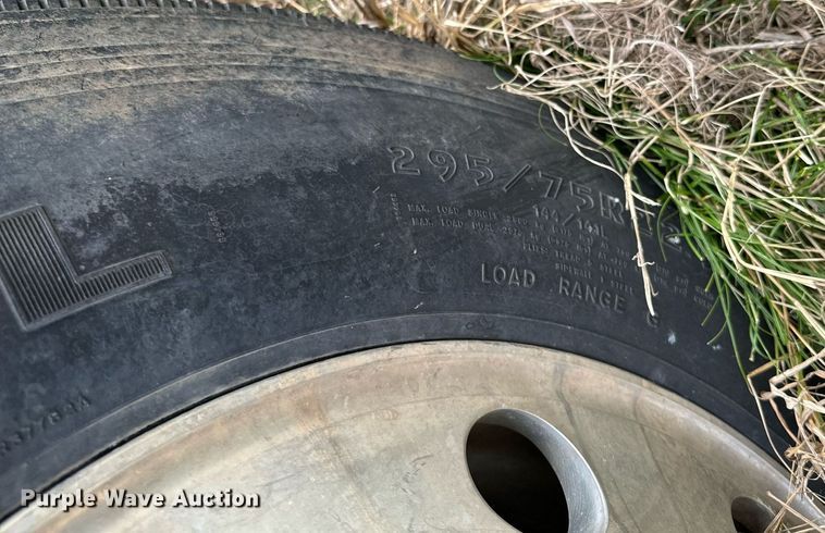 image for item EJ0287 2007 Freightliner Columbia semi truck