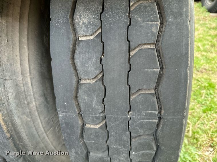 image for item EJ0287 2007 Freightliner Columbia semi truck