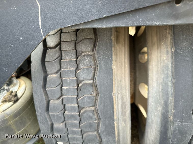 image for item EJ0287 2007 Freightliner Columbia semi truck