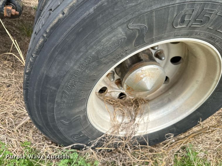 image for item EJ0287 2007 Freightliner Columbia semi truck