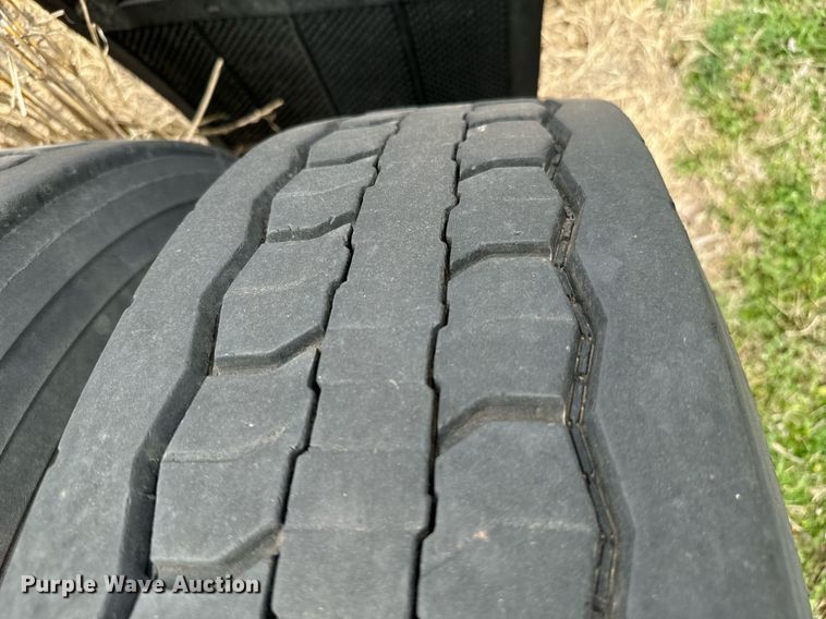 image for item EJ0287 2007 Freightliner Columbia semi truck