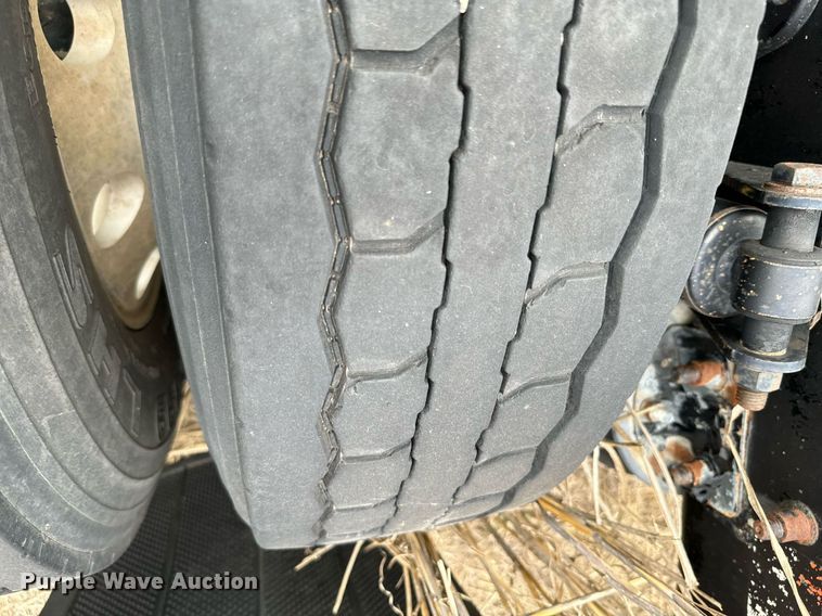 image for item EJ0287 2007 Freightliner Columbia semi truck