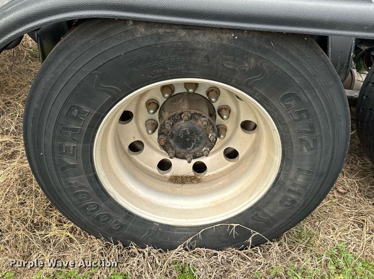 image for item EJ0287 2007 Freightliner Columbia semi truck