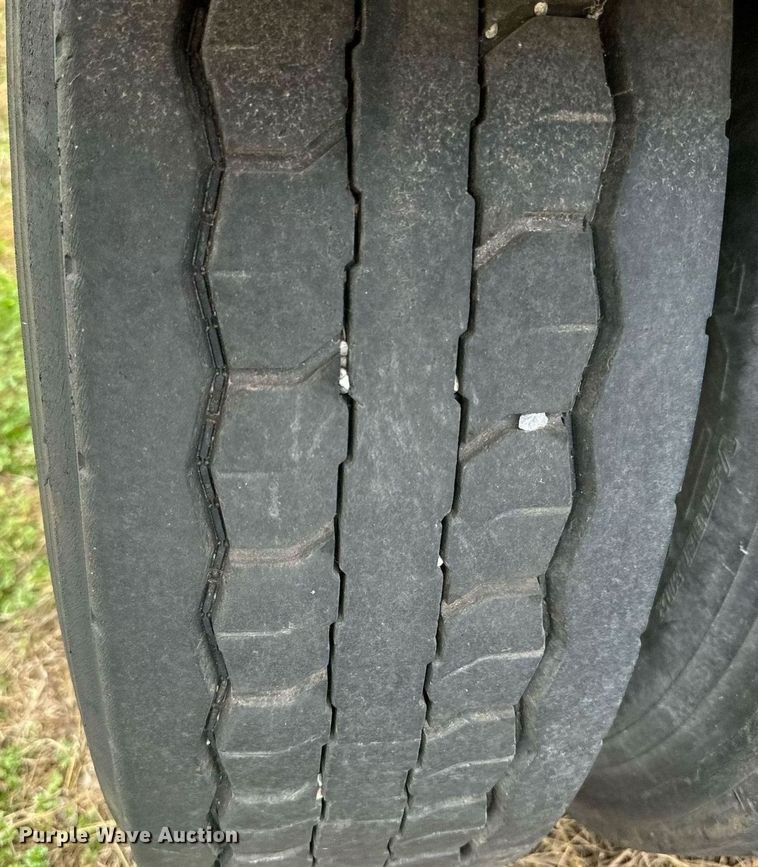 image for item EJ0287 2007 Freightliner Columbia semi truck