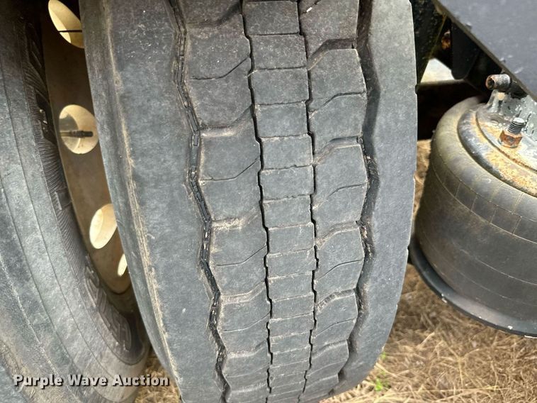 image for item EJ0287 2007 Freightliner Columbia semi truck