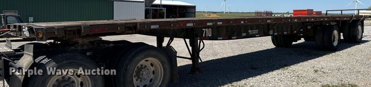 image for item EJ0554 1999 Daco flatbed trailer