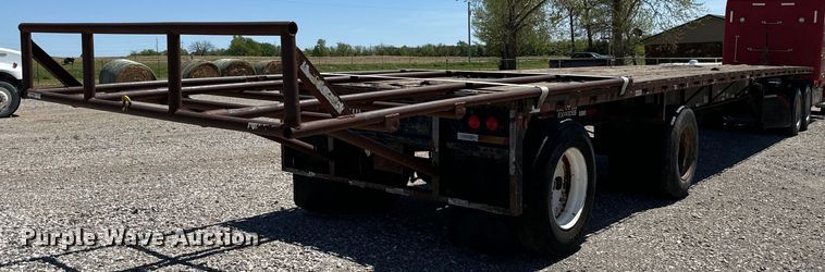 image for item EJ0554 1999 Daco flatbed trailer