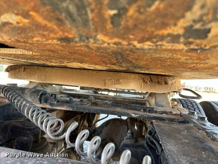 image for item EJ0554 1999 Daco flatbed trailer