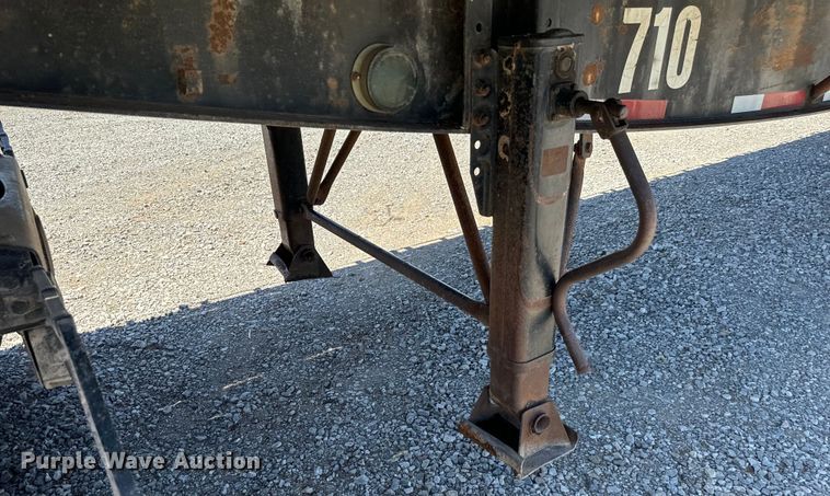 image for item EJ0554 1999 Daco flatbed trailer