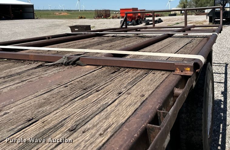 image for item EJ0554 1999 Daco flatbed trailer