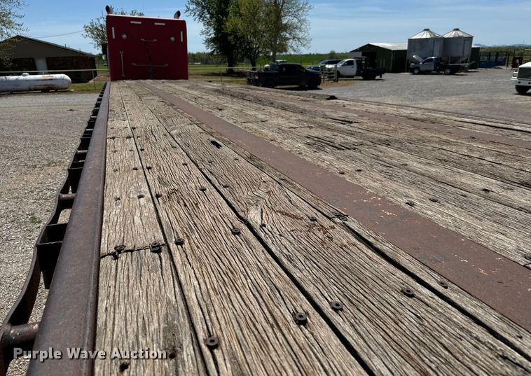 image for item EJ0554 1999 Daco flatbed trailer