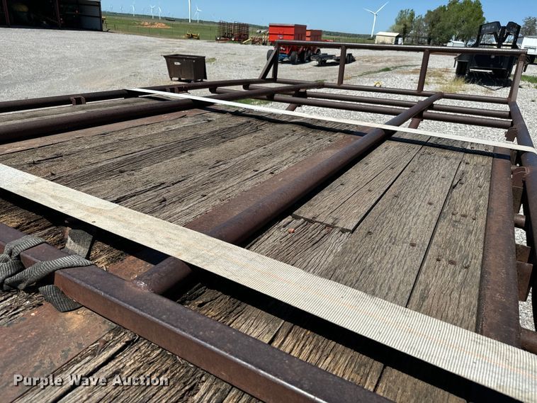 image for item EJ0554 1999 Daco flatbed trailer