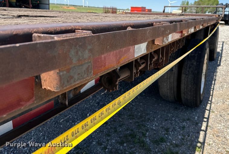 image for item EJ0554 1999 Daco flatbed trailer