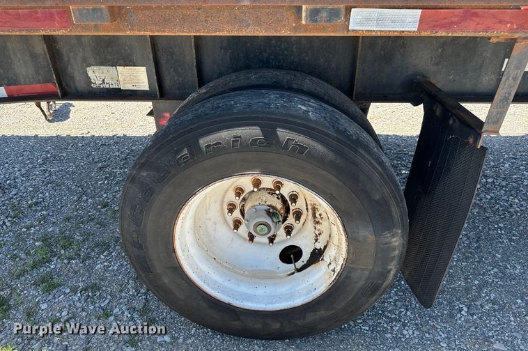 image for item EJ0554 1999 Daco flatbed trailer