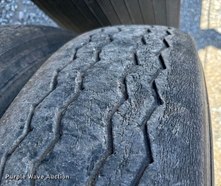 image for item EJ0554 1999 Daco flatbed trailer