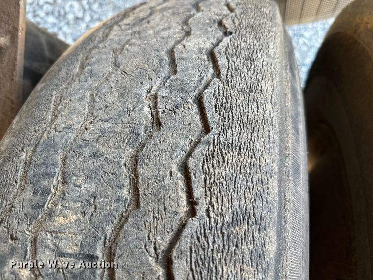 image for item EJ0554 1999 Daco flatbed trailer