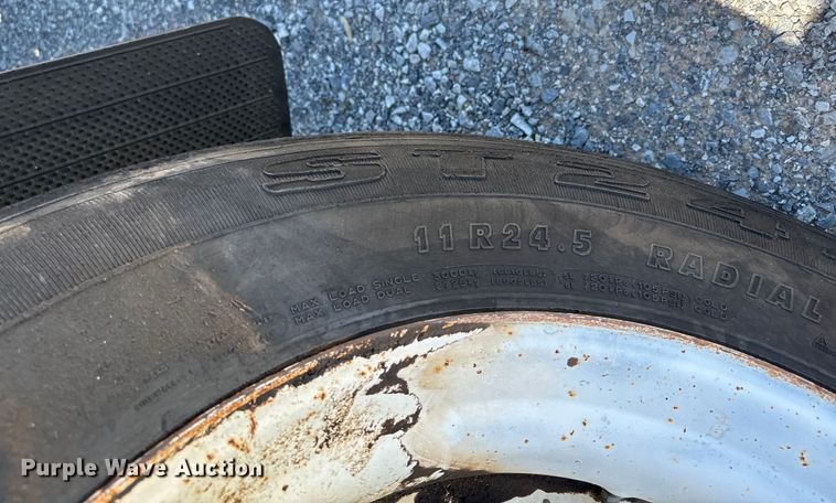 image for item EJ0554 1999 Daco flatbed trailer