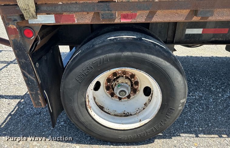 image for item EJ0554 1999 Daco flatbed trailer