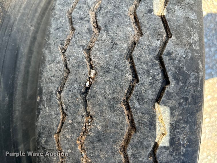 image for item EJ0554 1999 Daco flatbed trailer