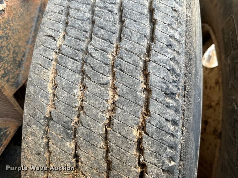 image for item EJ0554 1999 Daco flatbed trailer