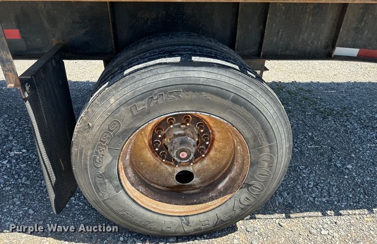 image for item EJ0554 1999 Daco flatbed trailer