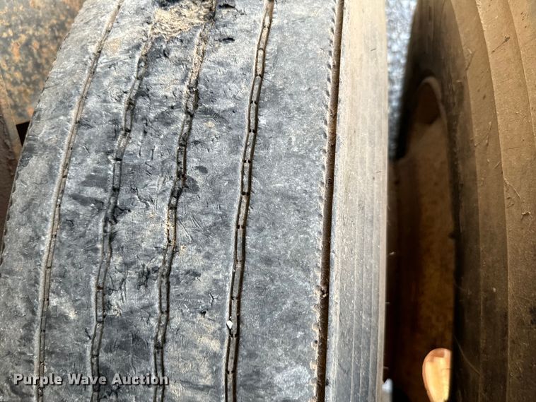 image for item EJ0554 1999 Daco flatbed trailer