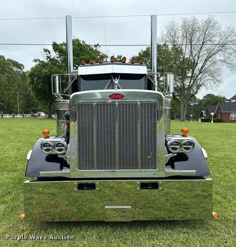 image for item EJ0596 1986 Peterbilt 359 semi truck