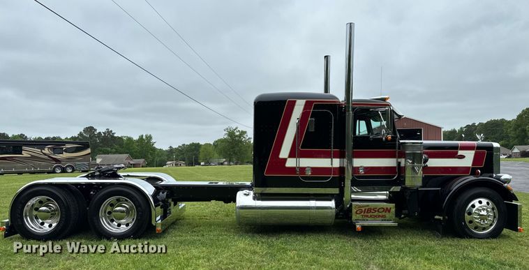 image for item EJ0596 1986 Peterbilt 359 semi truck